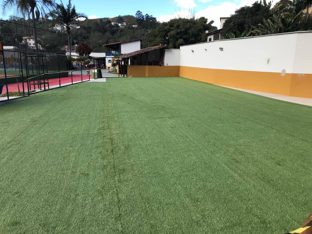 Grama Sintética para Jardim: A Solução Perfeita para Economizar Tempo e Dinheiro