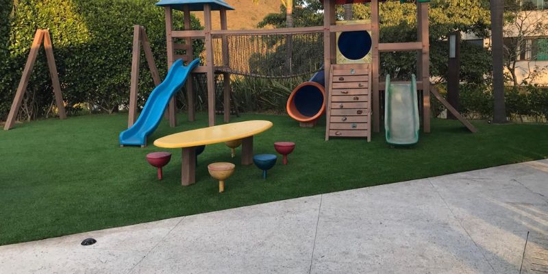 grama sintetica para parquinho