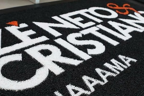 Tapete Personalizado para Show: Qualidade Superior e Design Exclusivo